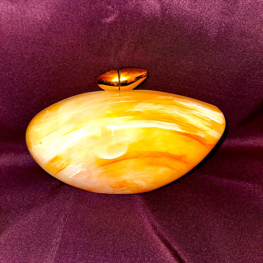 Shell clutch